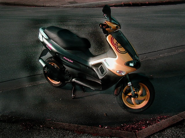 motor-scooter-275017_640